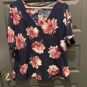 🔥Maurices floral V-Neck